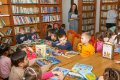 V kniznici 15
