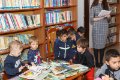 V kniznici 18