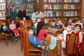 V kniznici 9